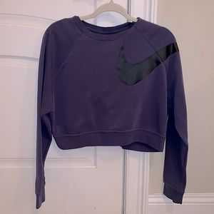 nike swoosh cropped sweatshirt